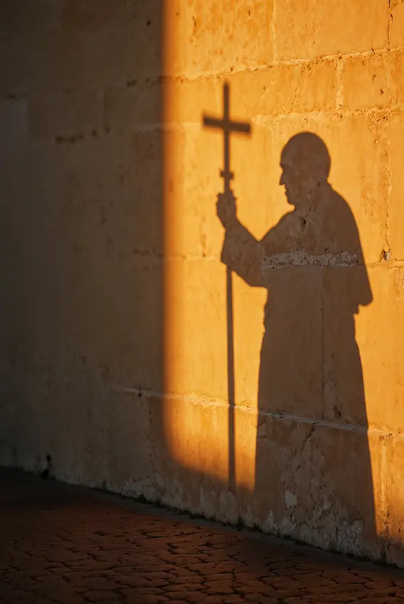 Cruz do Bom Pastor — frente, com assinatura do Papa Francisco
